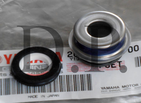 presetupa pompa apa originala Yamaha R6 2006-2013 - Apasa pe imagine pentru inchidere